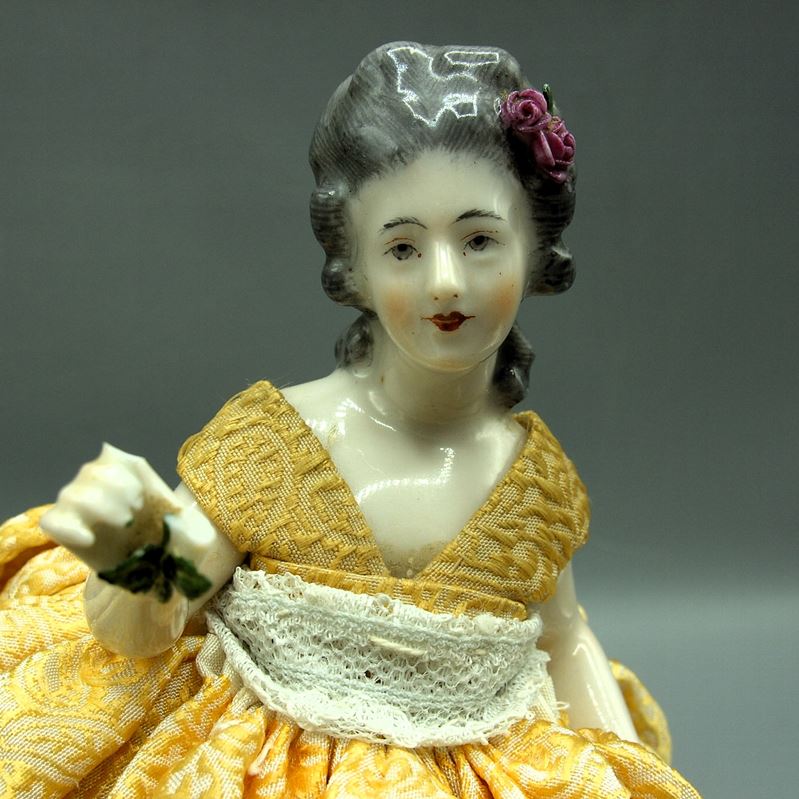 0641-Teepuppe Porzellan Körper ca. 23 cm 1. H. 20 Jh. - Auktionshaus ...