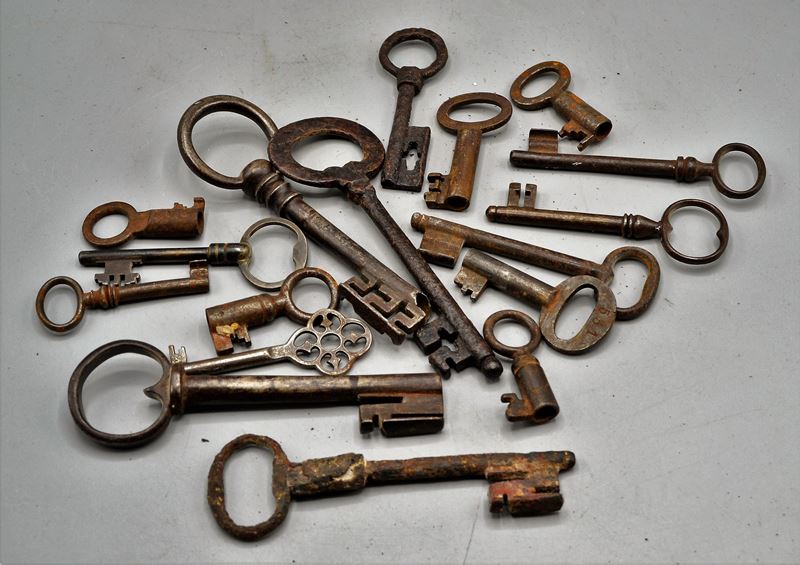 0596-Konvolut alte Schlüssel überwiegend 17-19 Jhdt. - Auktionshaus  Wimberger