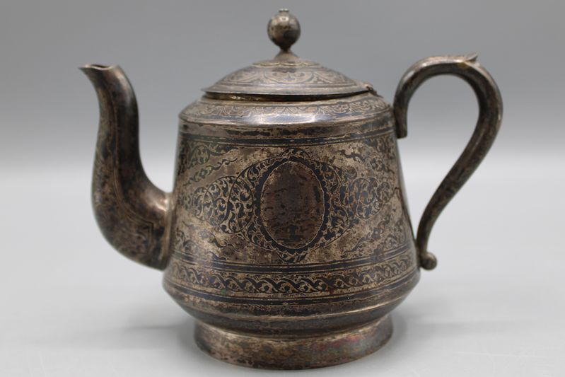 0246-Kleine Silber Teekanne Niello Technik wohl Russland 20 Jh.