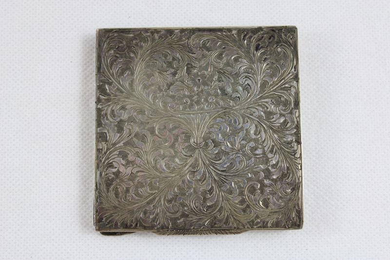 0253-Puderdose 800 Silber um 1900