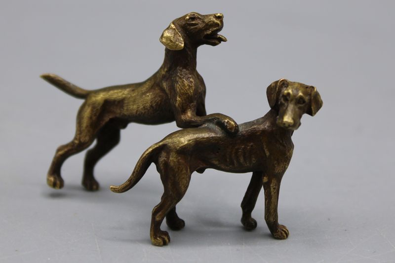 0274-Kleine Bronzefigur spielende Hunde wohl Wiener Bronze 1. H. 20 Jh.