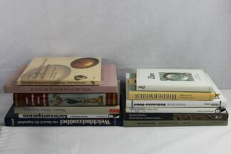 0348-Fachbücher zu Möbel, Spielzeug, Küchenantiquitäten etc. Konvolut 12 St.