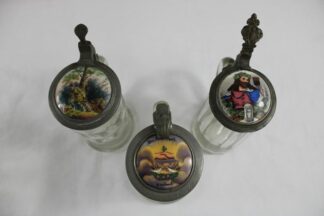 0382-Glas Biekrüge mit Porzellandeckel Konvolut 3 St. um 1900