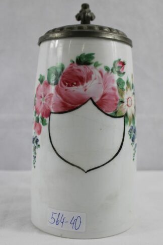 0388-Großer Milchglas Bierkrug mit Blumendekor und Kartusche 19 Jh.