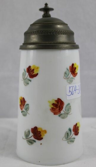 0390-Milchglas Biekrug mit Blumen 19 Jh.