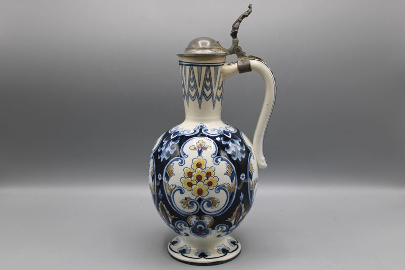 0396-Villeroy & Boch Mettlach bauchiger Enghalskrug mit Pfauenmotiv 1894 – Bild 2