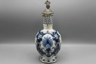 0396-Villeroy & Boch Mettlach bauchiger Enghalskrug mit Pfauenmotiv 1894